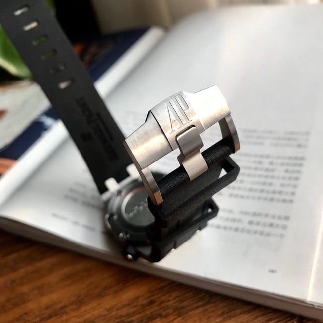 顶级复刻原单爱彼男士黑盘橡胶带皇家橡树离岸型全自动机械表扣图