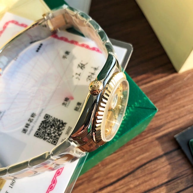 顶级复刻原单劳力士日志型系列全自动机械女装金盘间金带手表侧面图