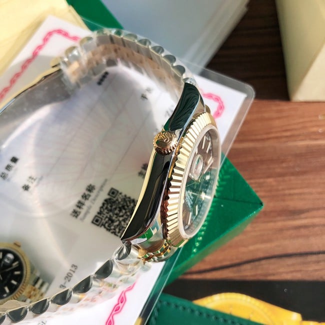 顶级复刻原单劳力士高仿男士蓝盘间金带日志型系列全自动机械手表侧面图
