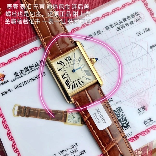顶级复刻卡地亚手表原单手表女装白盘棕带坦克系列石英皮带正面图