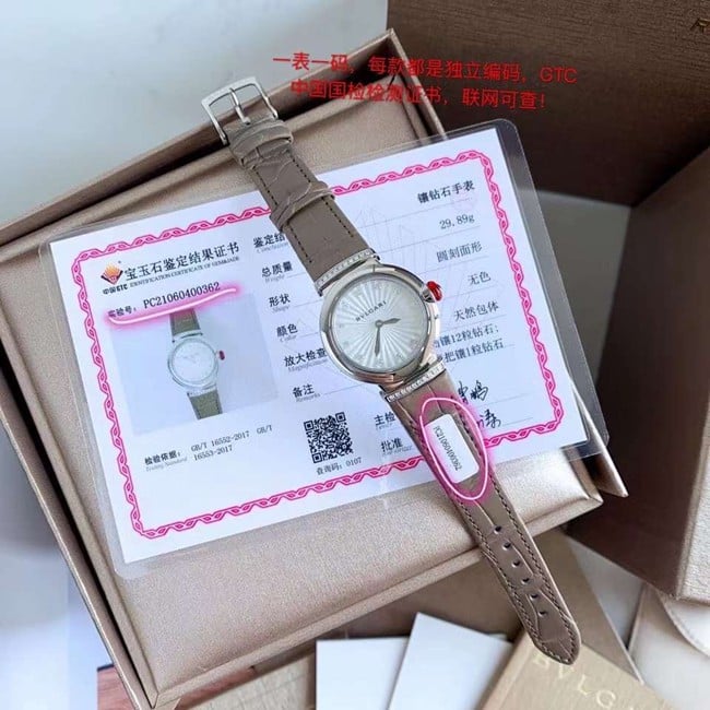 顶级复刻宝格丽精仿原单手表女士白盘棕带DIVAS’DREAM系列石英皮带正面图