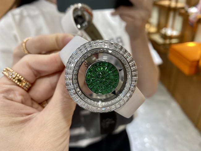顶级杰克宝复刻手表绿盘白皮带女士石英正面图