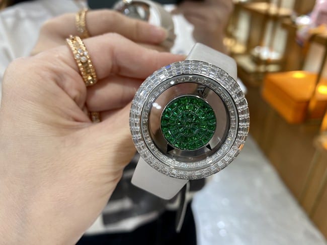 顶级杰克宝复刻手表绿盘白皮带女士石英正面图