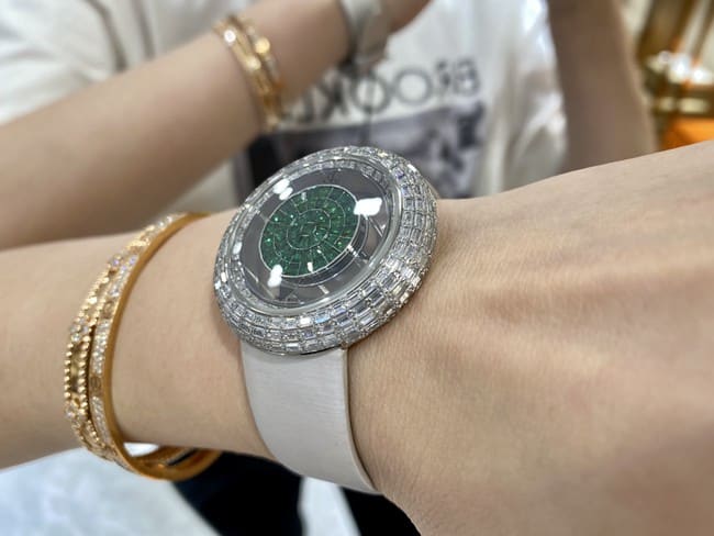 顶级杰克宝复刻手表绿盘白皮带女士石英正面图