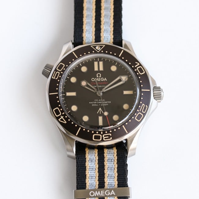 007电影《无暇赴死》主题版绳带顶级复刻手表——「Seamaster Diver 300M 007 Edition」正面图