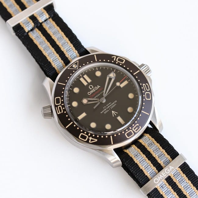 007电影《无暇赴死》主题版绳带顶级复刻手表——「Seamaster Diver 300M 007 Edition」正面图