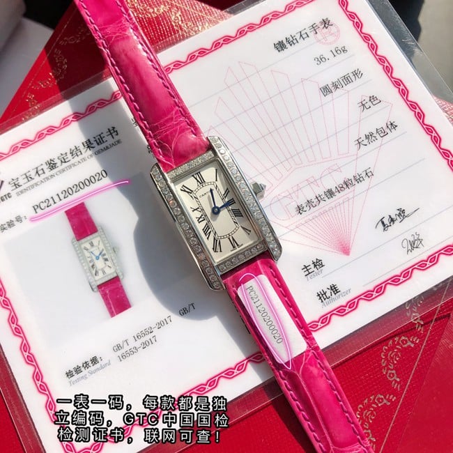 顶级真金真钻复刻卡地亚美国坦克系列红色皮带手表正面图