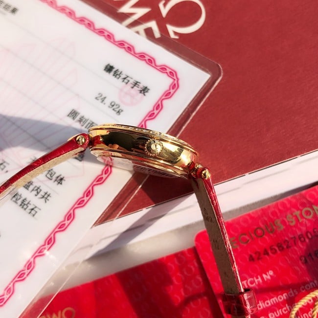 原单真钻复刻欧米茄碟飞系列石英女表侧面图
