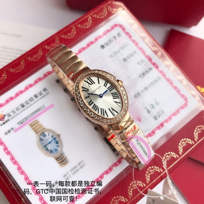 顶级复刻原单手表卡地亚经典浴缸系列金色真钻女表正面图