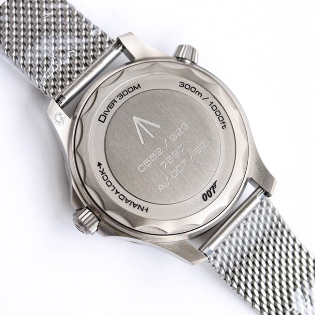 顶级复刻手表007电影《无暇赴死》主题版钢带手表——「Seamaster Diver 300M 007 Edition」机芯图