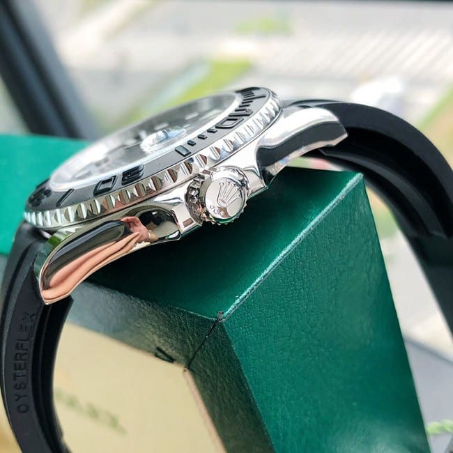 顶级真金复刻劳力士游艇系列40MM18k铂金款橡胶手表侧面图