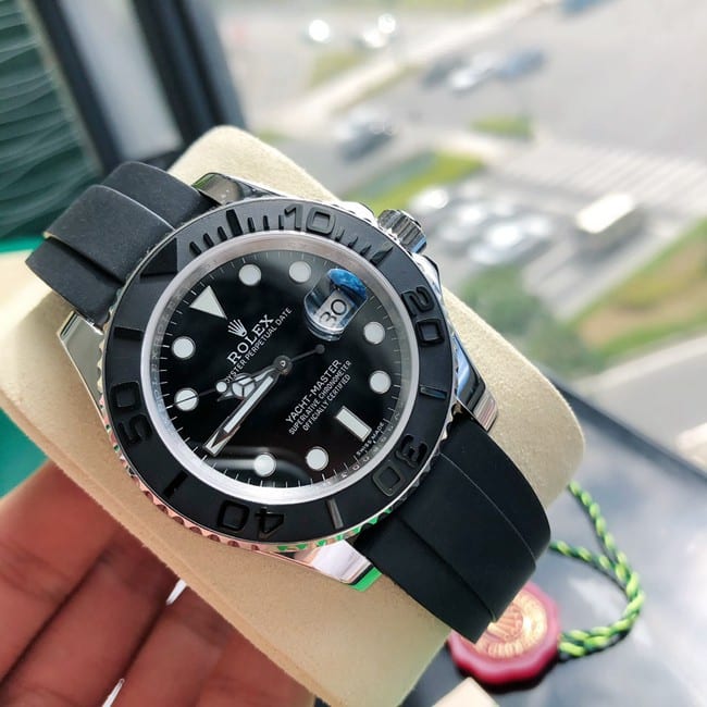 顶级真金复刻劳力士游艇系列40MM18k铂金款橡胶手表正面图