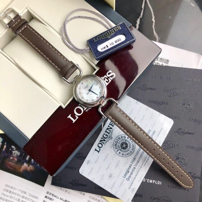 顶级复刻原单浪琴马术系列休闲时尚女士石英手表贝母表盘正面图