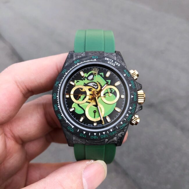 TW厂顶级复刻表劳力士ROLEX宇宙计时迪通拿系列碳纤维黑盘绿底男士机械手表正面图