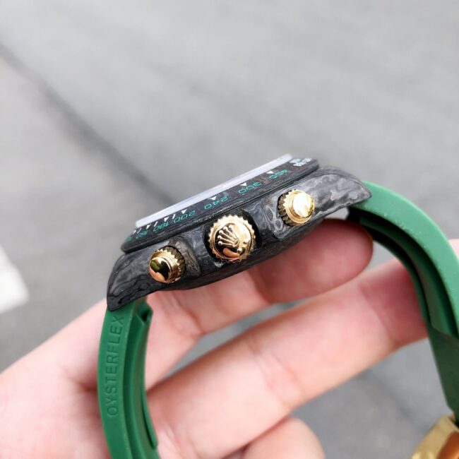 TW厂顶级复刻表劳力士ROLEX宇宙计时迪通拿系列碳纤维黑盘绿底男士机械手表侧面图