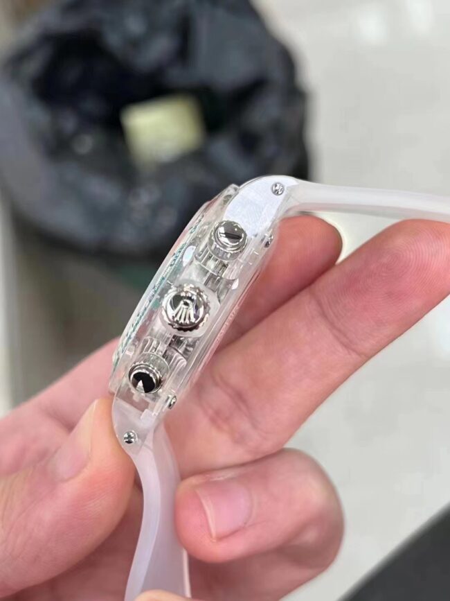 顶级复刻劳力士迪通拿定制款AET 4130机芯的蓝宝石水晶壳男士机械手表侧面图
