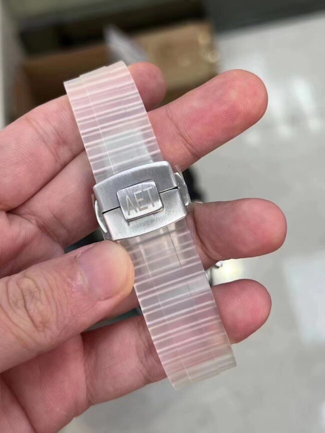 顶级复刻劳力士迪通拿定制款AET 4130机芯的蓝宝石水晶壳男士机械手表表扣图