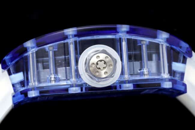 顶级复刻理查德米勒一代传奇RM12-01陀飞轮蓝宝石透明版的非凡运动品质侧面图