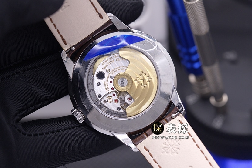 GR厂复杂功能百达翡丽1:1复刻手表夜光乳白盘月相皮带款5320G-001背面实拍图