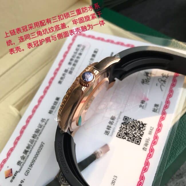 顶级复刻劳力士金游艇18k玫瑰金黑盘男士腕表侧面图