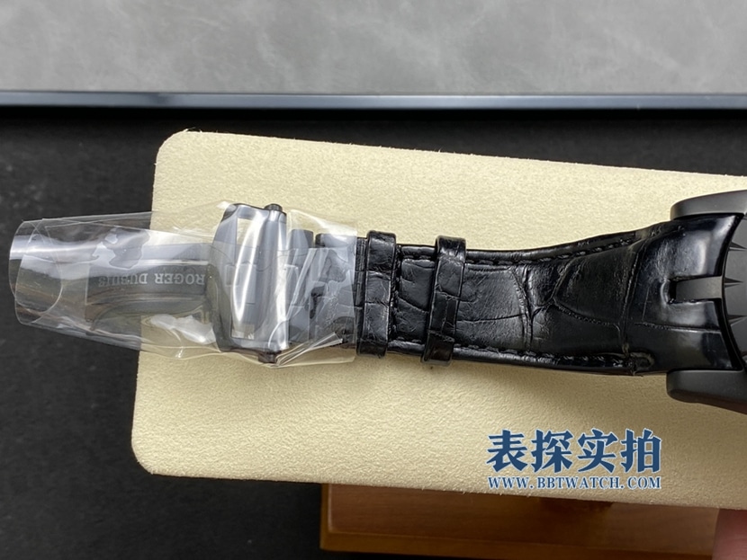 罗杰杜比王者系列镂空双飞行陀飞轮表扣
