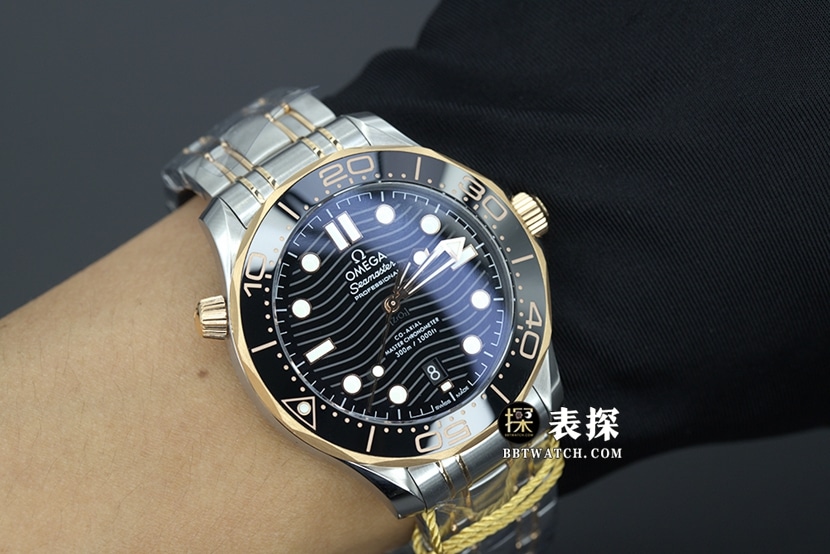 VS厂欧米茄海马300M顶级复刻手表男士间玫金黑面钢带款图片及价格佩戴实拍图