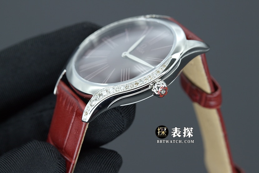 欧米茄蝶飞顶级一比一精仿手表女士红盘表带款图片及价格侧面实拍图