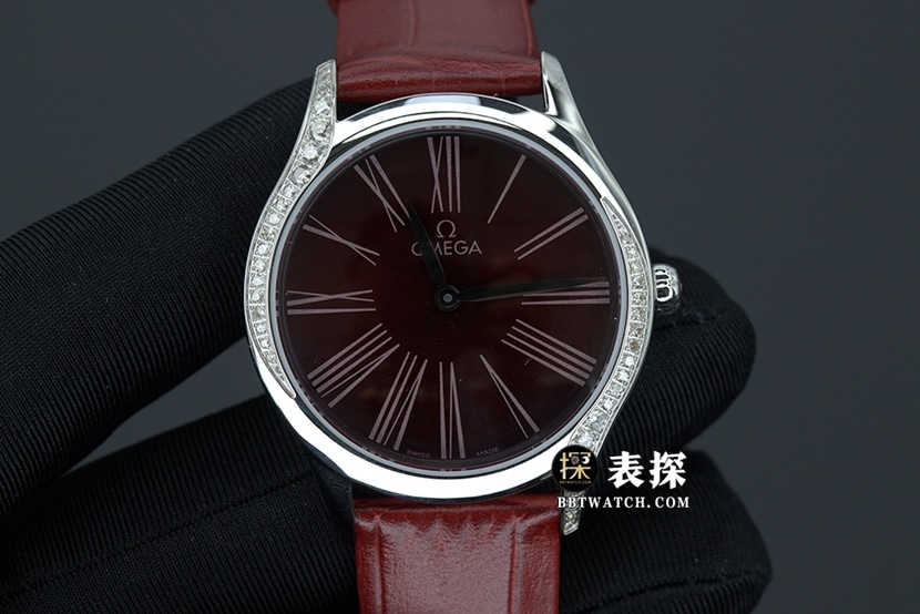 欧米茄蝶飞顶级一比一精仿手表女士红盘表带款图片及价格正面实拍图