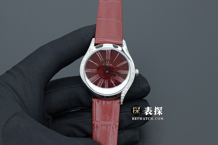 欧米茄蝶飞顶级一比一精仿手表女士红盘表带款图片及价格正面实拍图