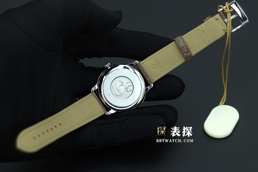 UVS厂欧米茄碟飞424.10.33.20.52.001顶级一比一精仿手表女士白盘皮带款图片及价格背面实拍图