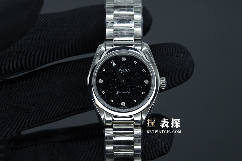 欧米茄海马一比一超A高仿手表女士黑盘银针钢带款图片及价格正面实拍图