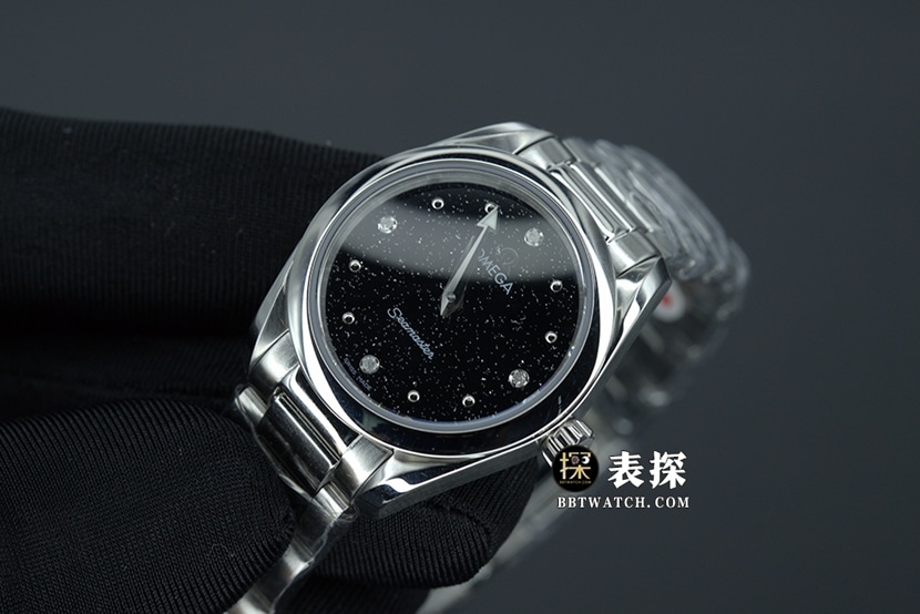 欧米茄海马一比一超A高仿手表女士黑盘银针钢带款图片及价格正面实拍图