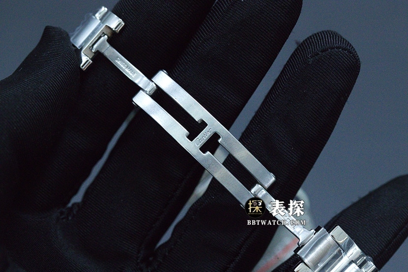卡地亚蓝气球一比一超A精仿手表女士33毫米白盘蓝针钢带款图片及价格表扣实拍图