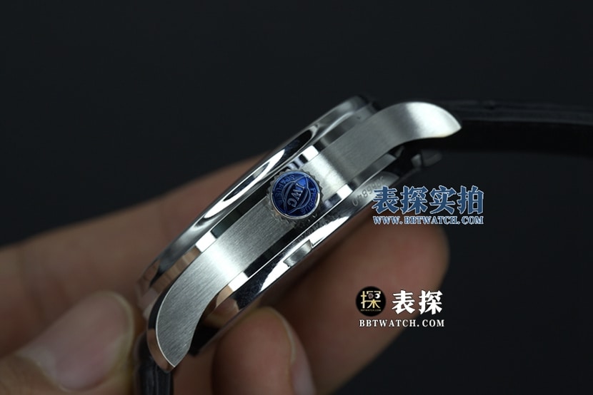 YL厂万国葡萄牙顶级一比一精仿手表男士葡七黑盘皮带款图片及价格侧面实拍图