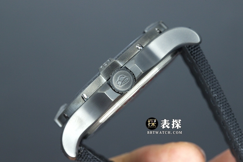 百年灵黑鸟侦察一比一超A精仿手表男士黑盘皮带款图片及价格侧面实拍图
