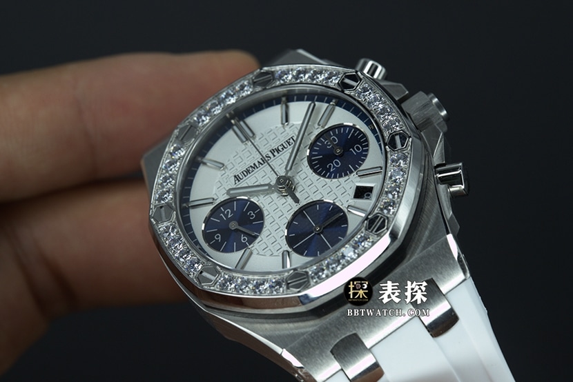 爱彼皇家橡树离岸超A高仿手表女士银色熊猫盘橡胶款图片及价格正面实拍图