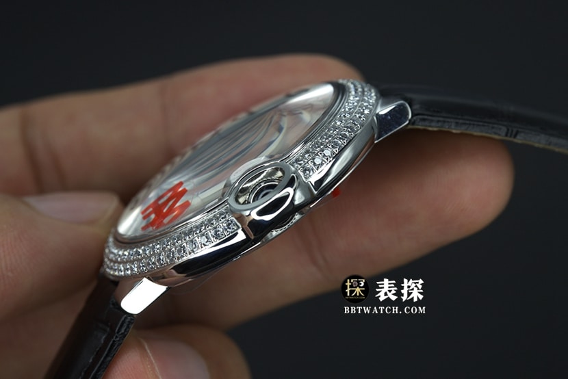 V6厂卡地亚蓝气球WE900951一比一超A高仿手表男士银白盘皮带款图片及价格侧面实拍图