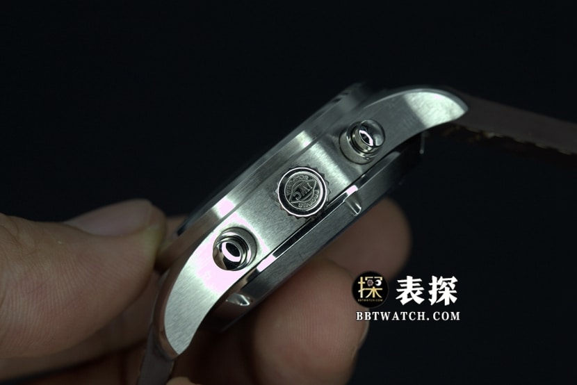 万国飞行员一比一超A精仿手表绿盘白针皮带款图片及价格侧面实拍图
