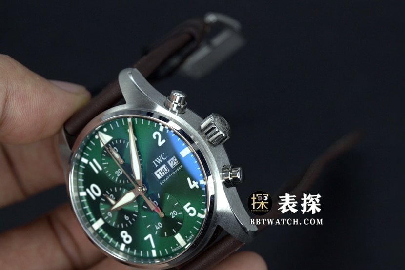 万国飞行员一比一超A精仿手表绿盘白针皮带款图片及价格整体实拍图
