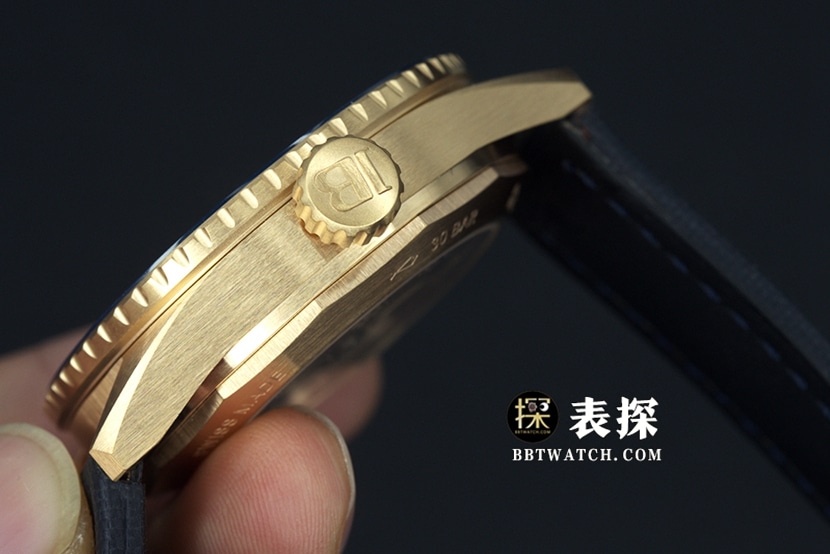 宝珀五十噚顶级复刻手表男士蓝盘金针皮带款图片及价格侧面实拍图