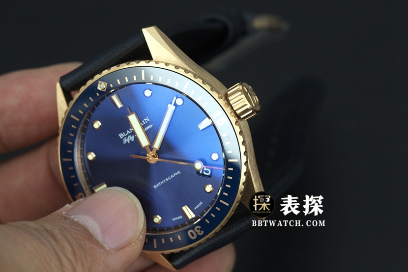 宝珀五十噚顶级复刻手表男士蓝盘金针皮带款图片及价格整体实拍图