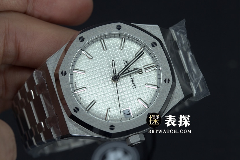 ZF厂爱彼皇家橡树15500V2一比一顶级复刻手表男士白盘钢带款图片及价格正面实拍图