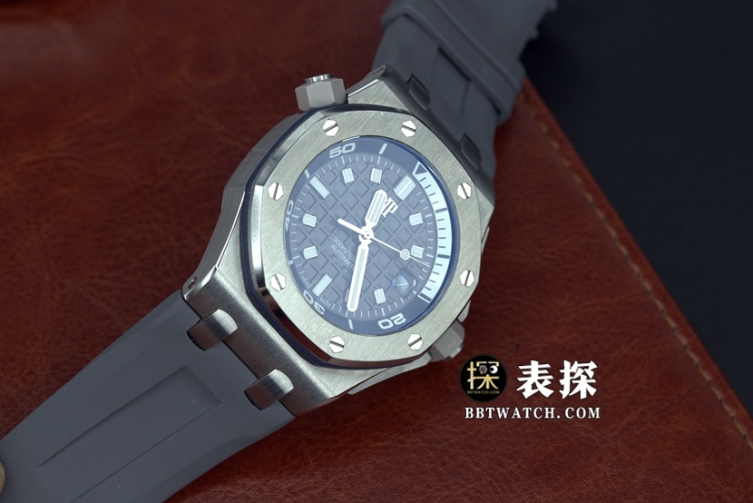 APF厂爱彼皇家橡树离岸型15720一比一顶级复刻手表男士黑盘橡胶款图片及价格整体实拍图