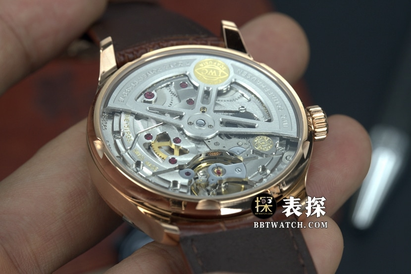 ZF厂万国葡萄牙顶级一比一高仿手表男士玫瑰金白面皮带款图片及价格背面实拍图