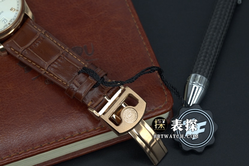 ZF厂万国葡萄牙顶级一比一高仿手表男士玫瑰金白面皮带款图片及价格表扣实拍图