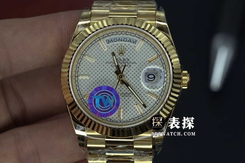 EW厂劳力士星期日历型228238一比一超A高仿手表男士斜格纹盘钢带款图片及价格正面实拍图