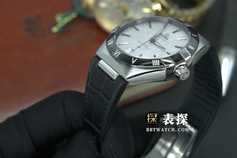 SBF厂欧米茄星座一比一超A精仿手表男士灰盘皮带款图片及价格侧面实拍图