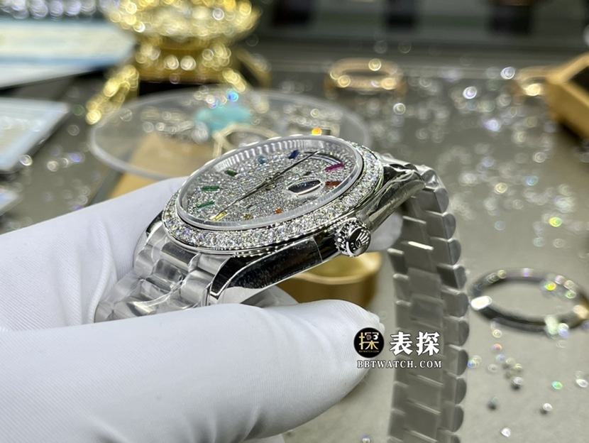 劳力士星期日历型真金真钻定制顶级一比一高仿手表女士镶钻盘彩虹时标钢带款侧面实拍图