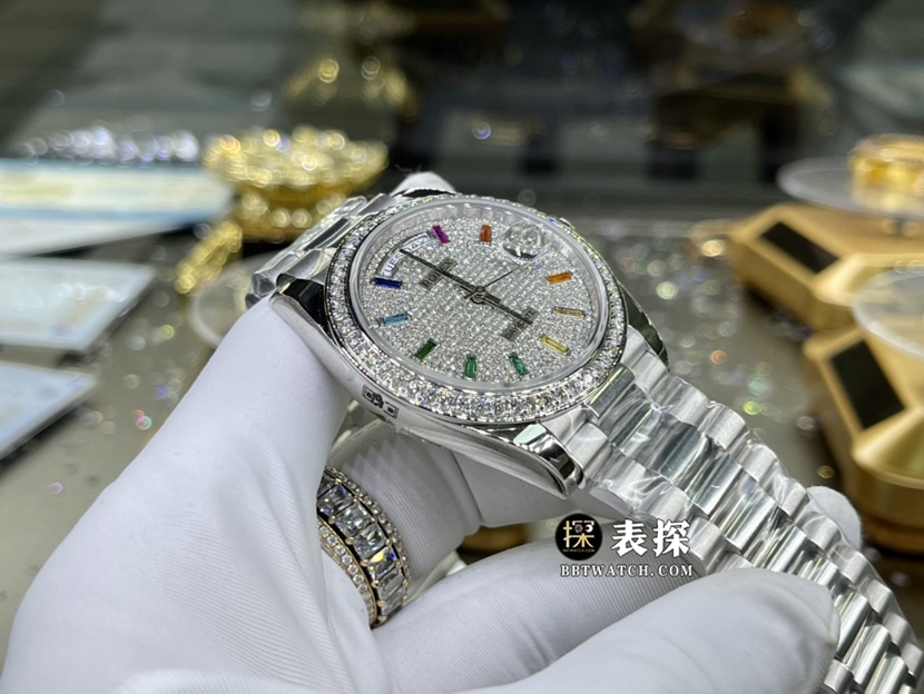 劳力士星期日历型真金真钻定制顶级一比一高仿手表女士镶钻盘彩虹时标钢带款侧面实拍图
