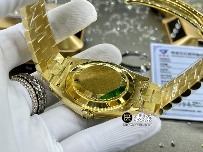 劳力士星期日历型真金真钻定制顶级复刻手表女士黄金壳镶钻盘彩虹时标钢带款背面实拍图